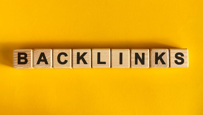 backlinks - linkbuilding - billede af terninger, der staver backlinks