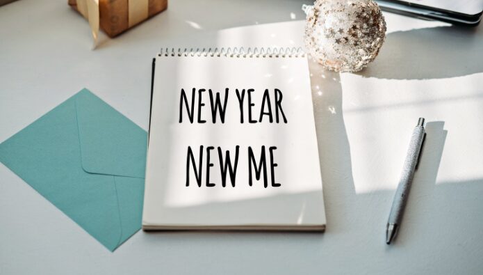 10 nytårsforsæt for iværksættere - en skriveblok hvor der står new year new me